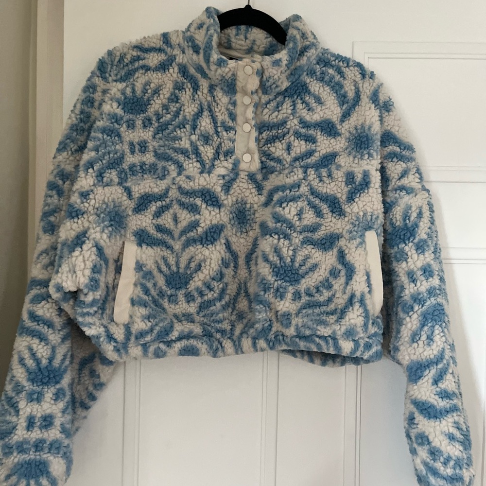 PacSun Blue and White Patterned Fleece